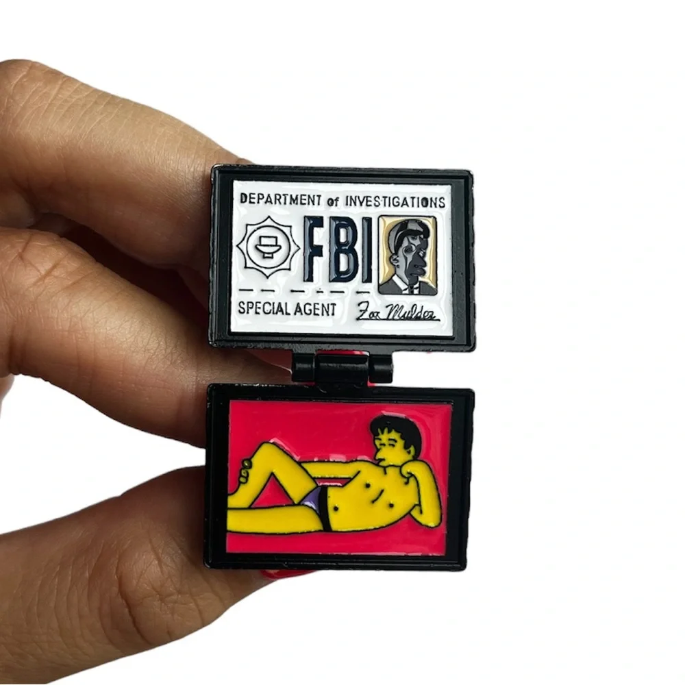 Simpsons Agent Mulder David Duchovny Enamel Pin - Picture 1 of 5